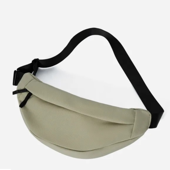Everlane Handbags - Everlane Renew Transit Bag in Elm
